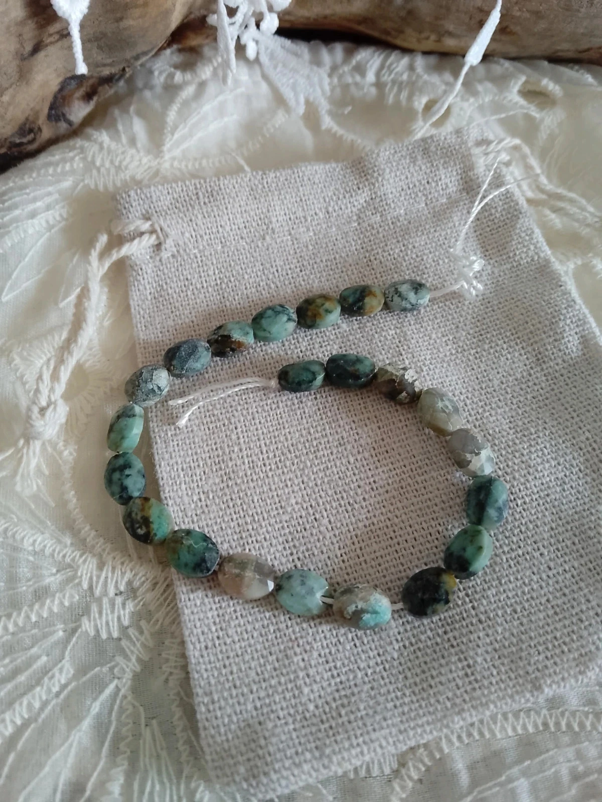 Lot de perles de pierres turquoise africaine